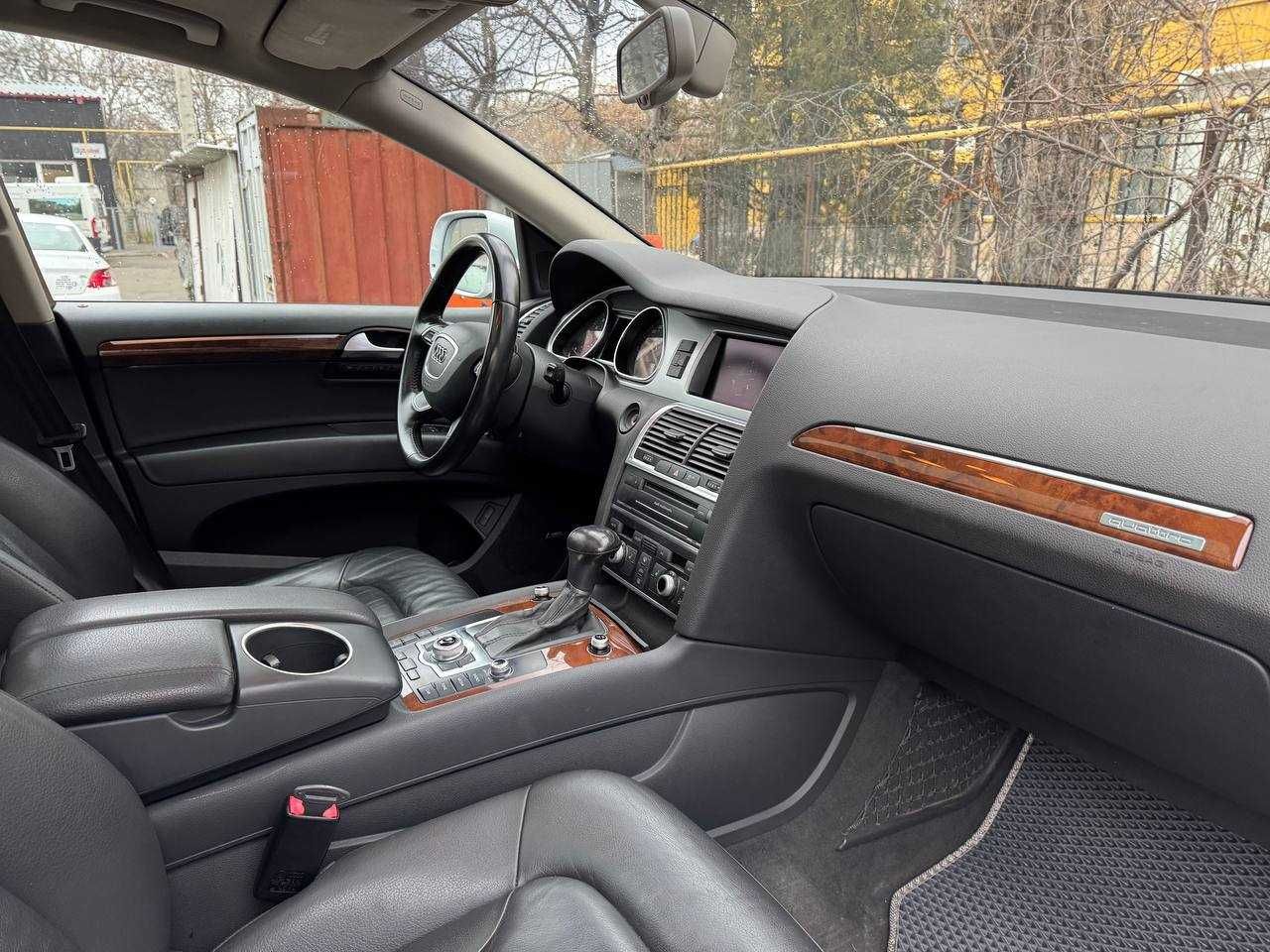Audi Q7 quattro 2013