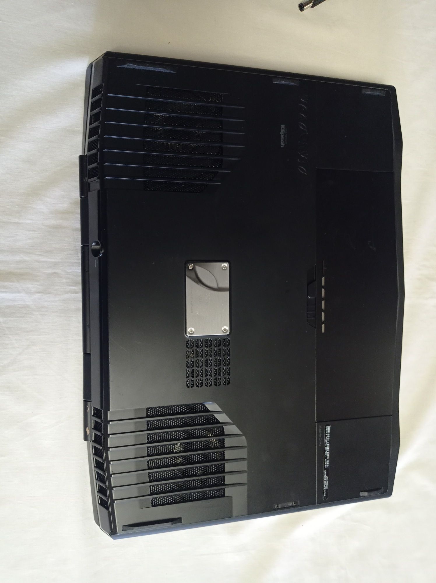 Alienware M17x i7 / 8GB / Оригинал Dell / Идеал внешне / Проблема вклю
