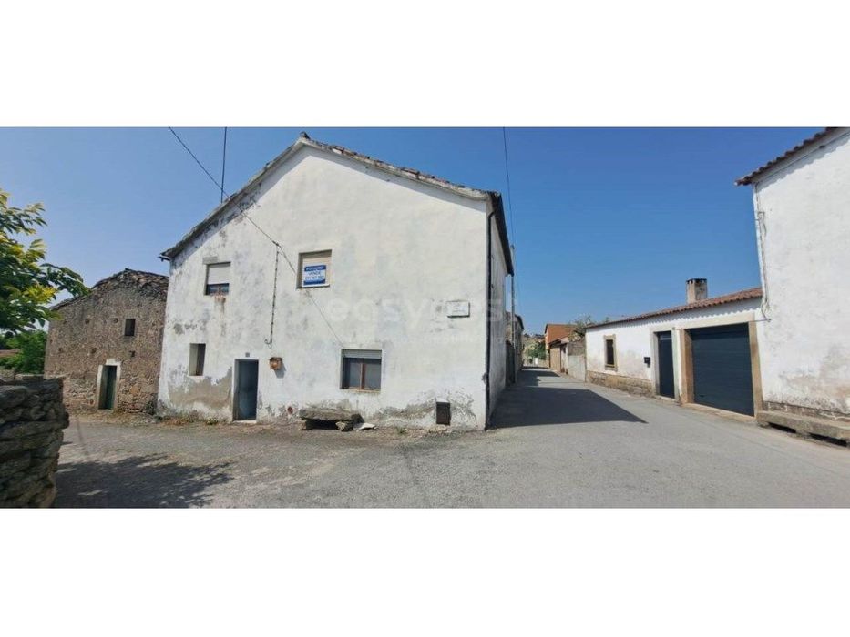 Moradia T5 em Urrós, Mogadouro.