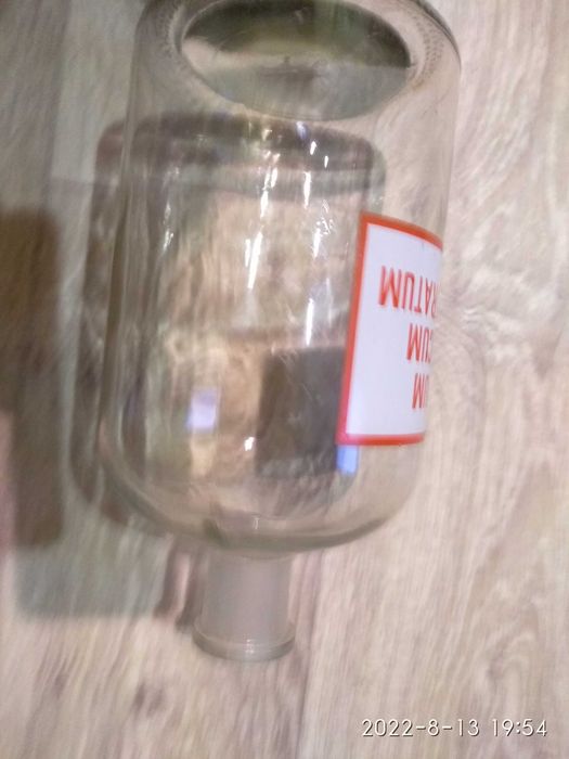 Бутыль  стеклянный 6 л и 1,5 л.