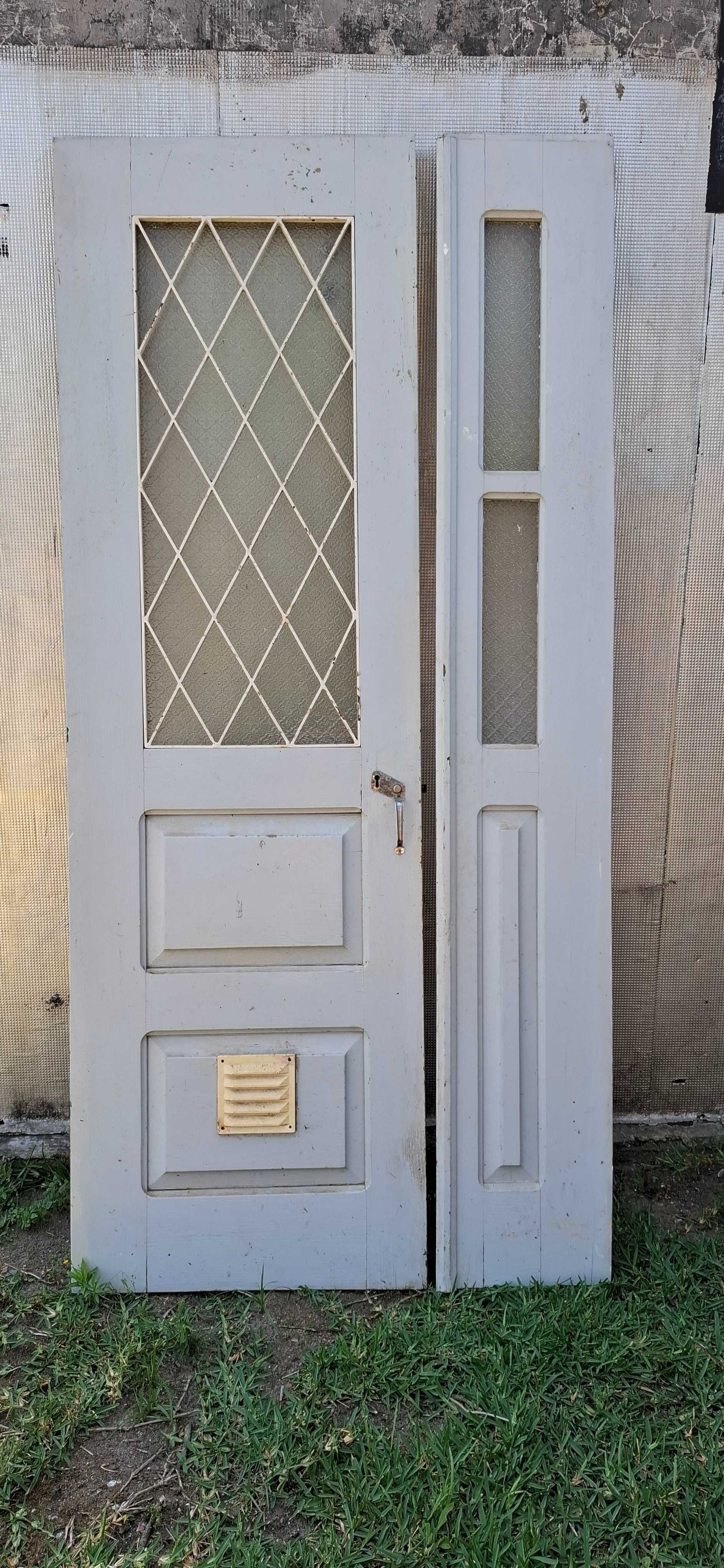 Porta exterior com vitral