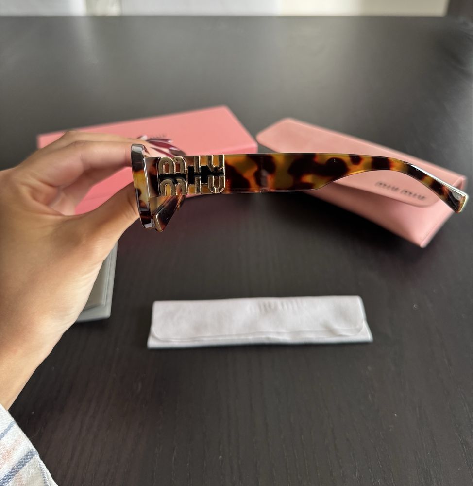 Óculos de sol MIU MIU