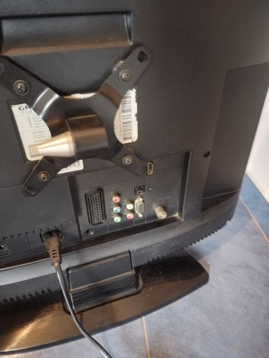 2 tvs plasma - bush e grundig - 19 polegadas