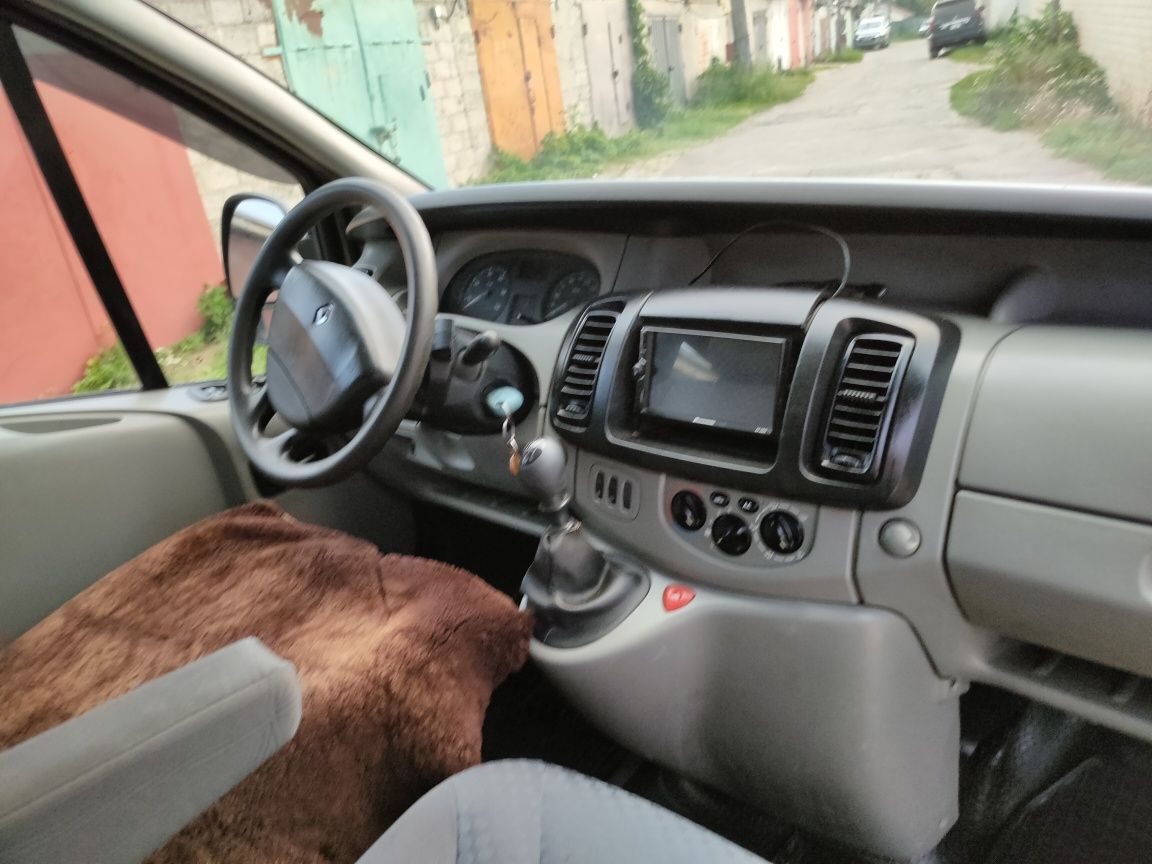 Renault Trafic Long 2,0 груз-пасс 2008 года один хозяин