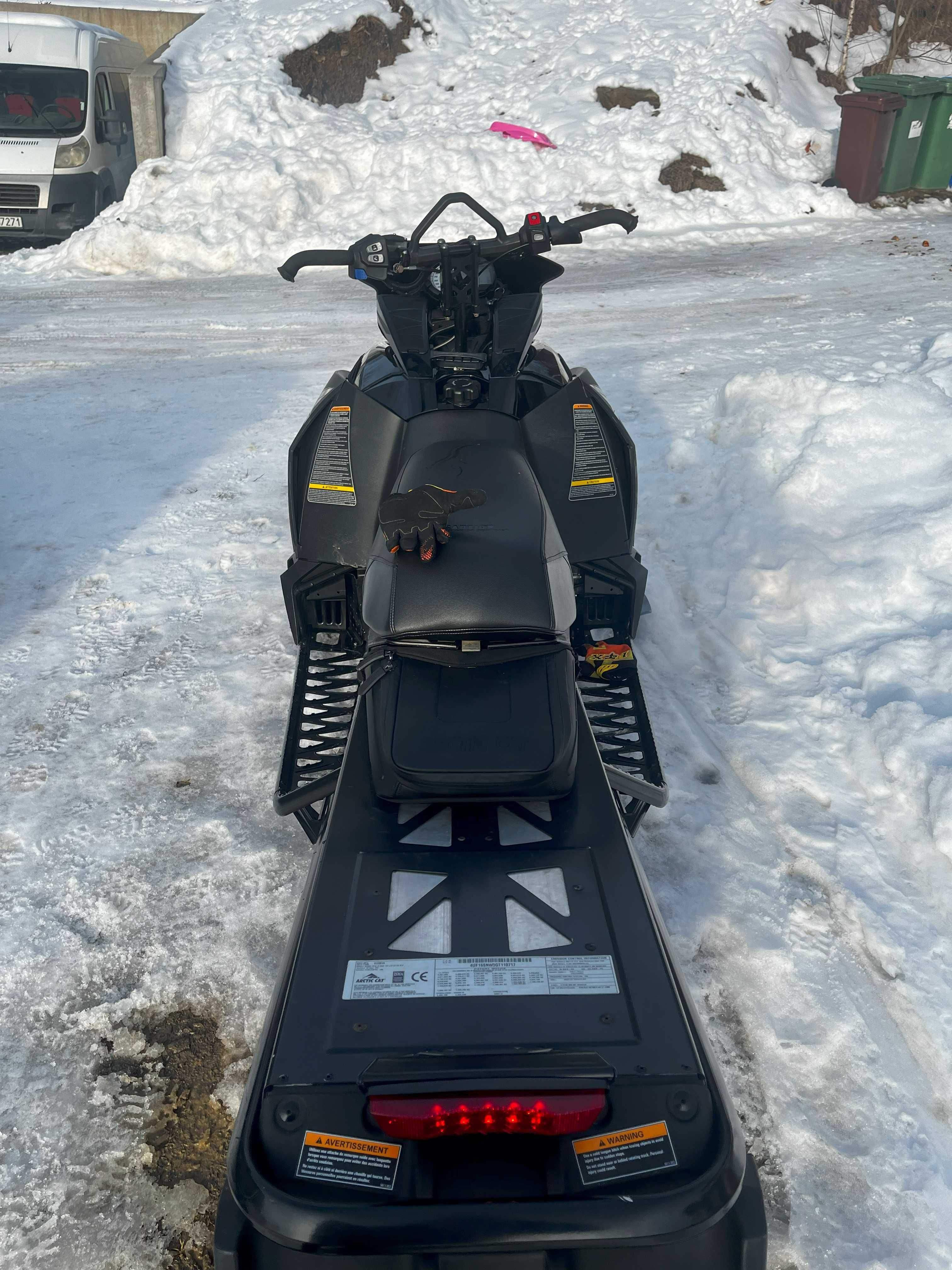 Skuter śnieżny Arctic Cat M8000_153 LTD ES BLACK 2016 R 1000 KM
