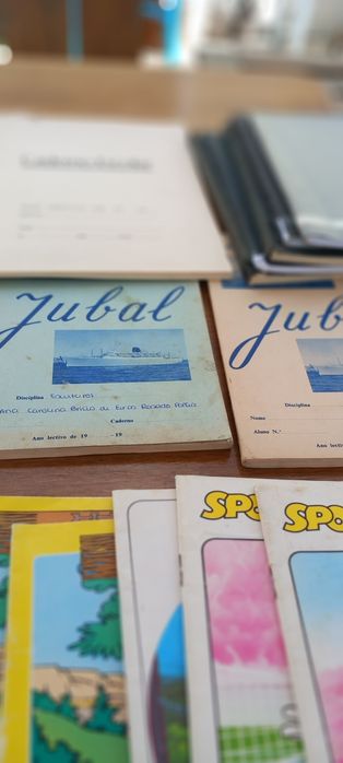 Lote variado de  cadernos antigos