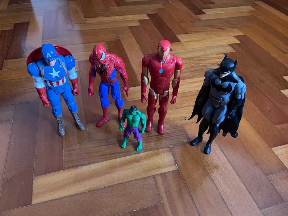 Vários conjuntos de figuras de acção (desde 12,5€)