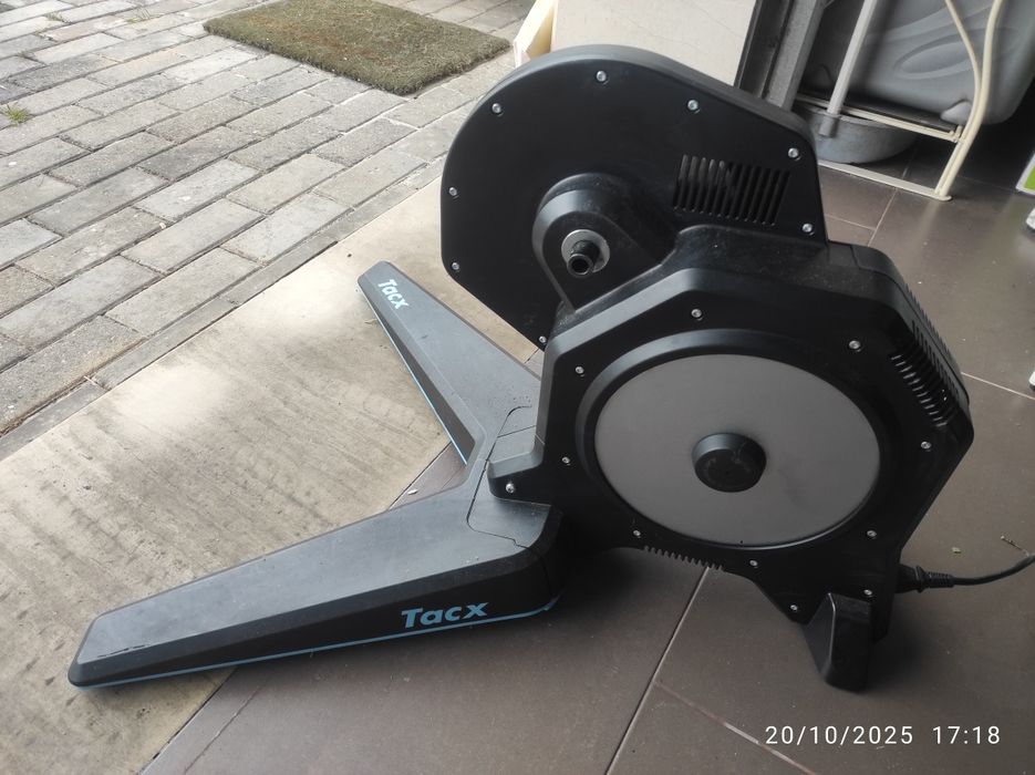 TACX Flux 2 Smart . Rolo de treino interactivo