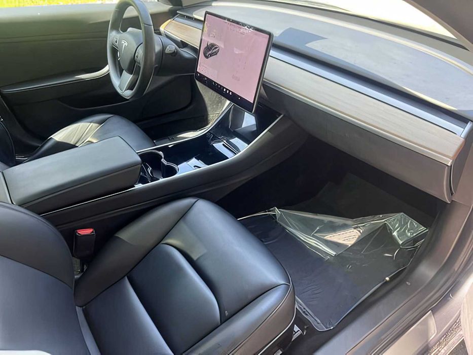Tesla Model 3      2019