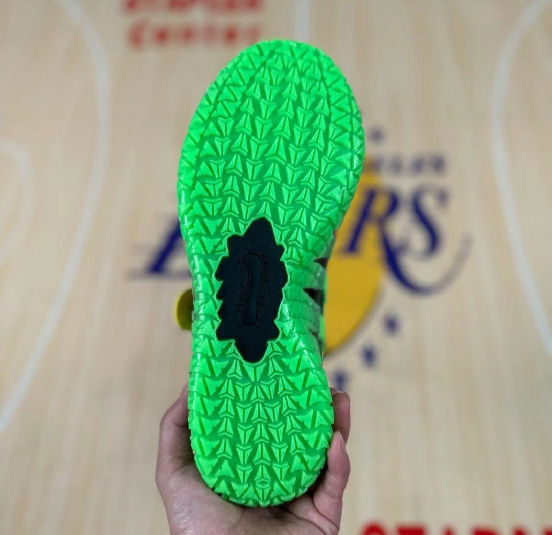 Баскетбольні кросівки nike ja 3