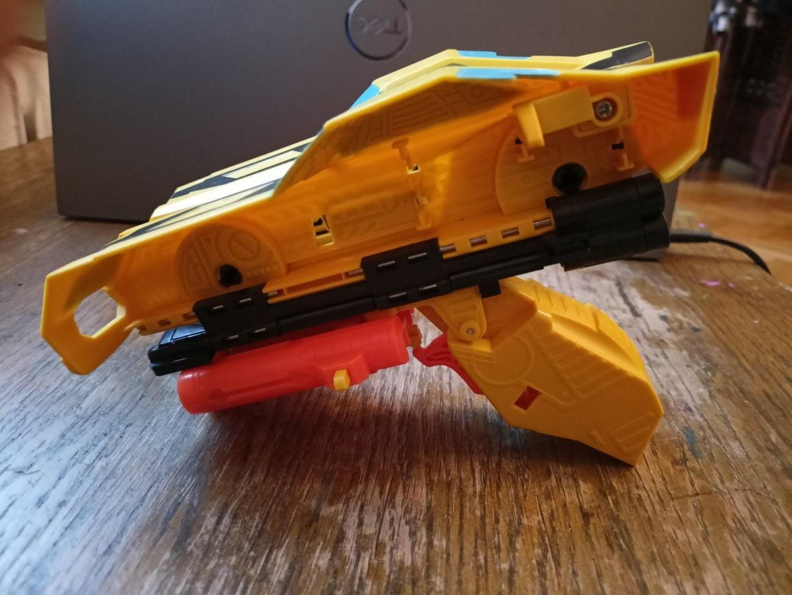 Transformers Bumblebee oryginalny Hasbro wyrzutnia strzałek pistolet