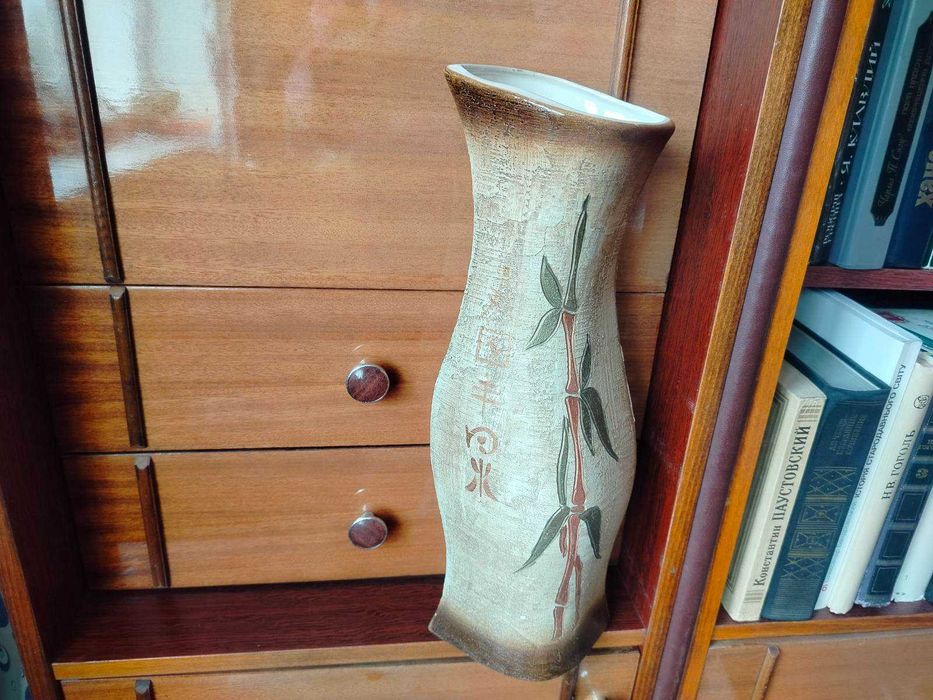 Ваза керамическая в восточном стиле.