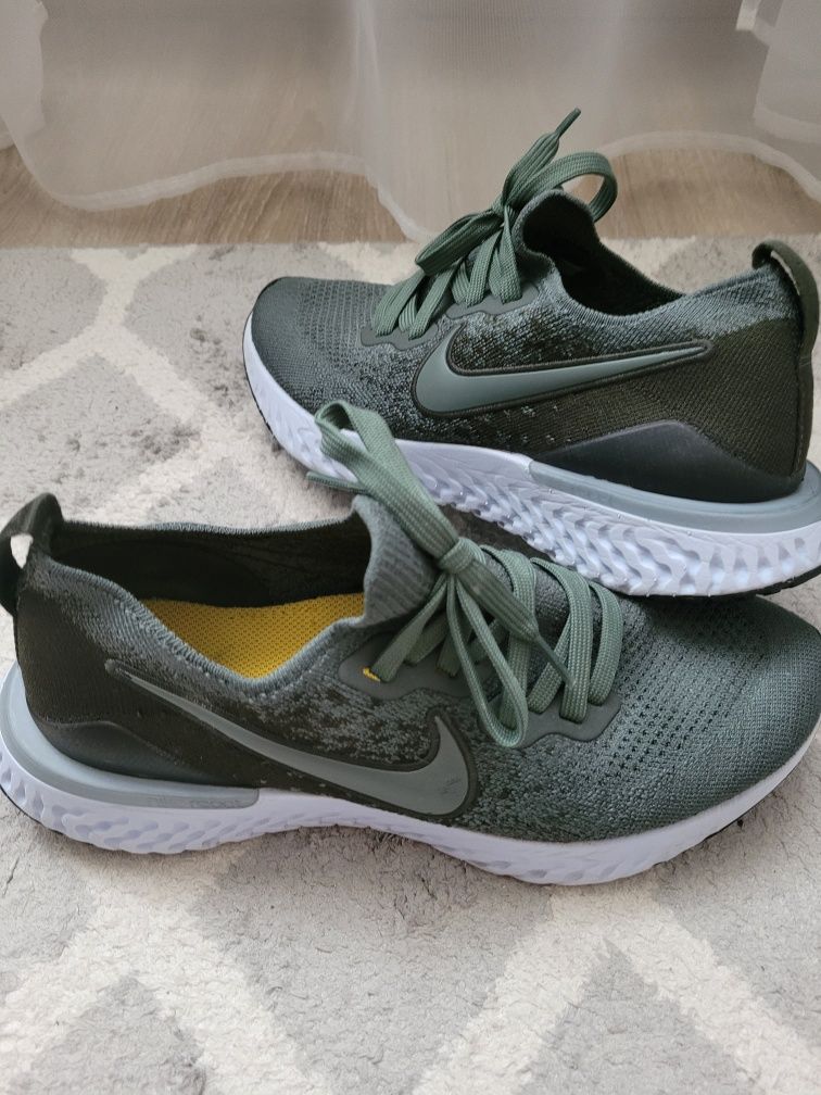 Buty sportowe Nike Epic React Flyknit 2 r. 40 /25 /7