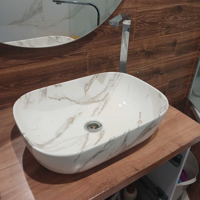 умивальник в комплекті з сифоном