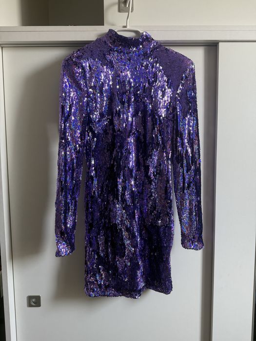 Vestido curto de festa aberto atras