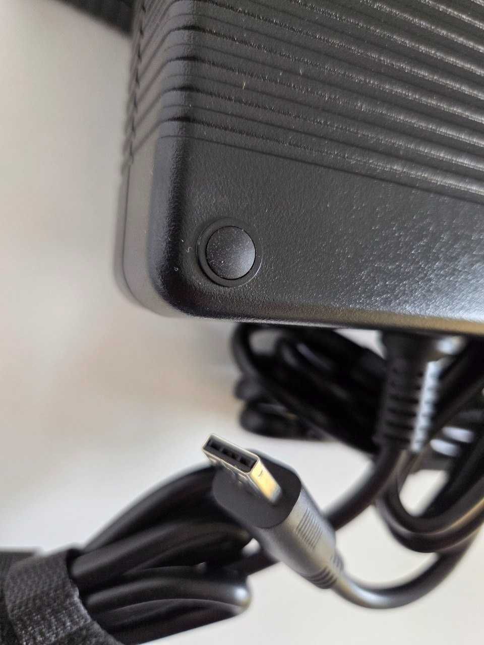 Блок живлення Chicony A20-330P1A 19.5V 16.92A 330W MSI Titan Raider