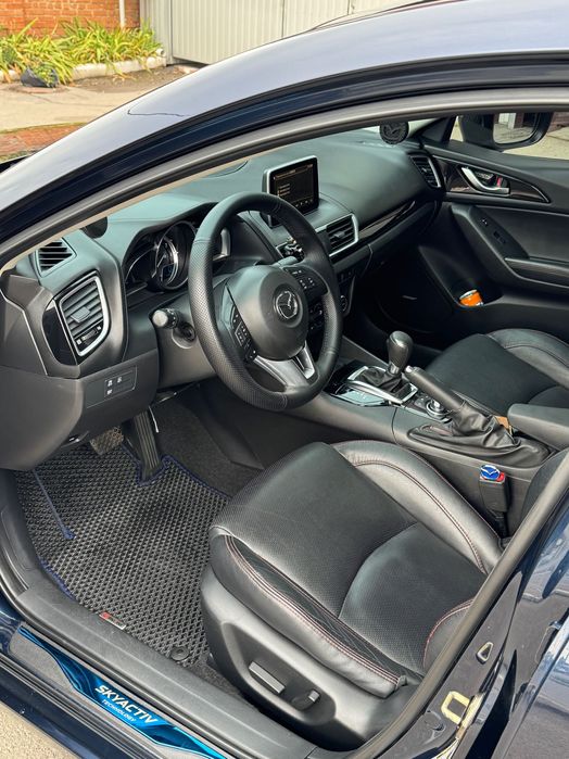 Продаю мазда 3BM 2015рік