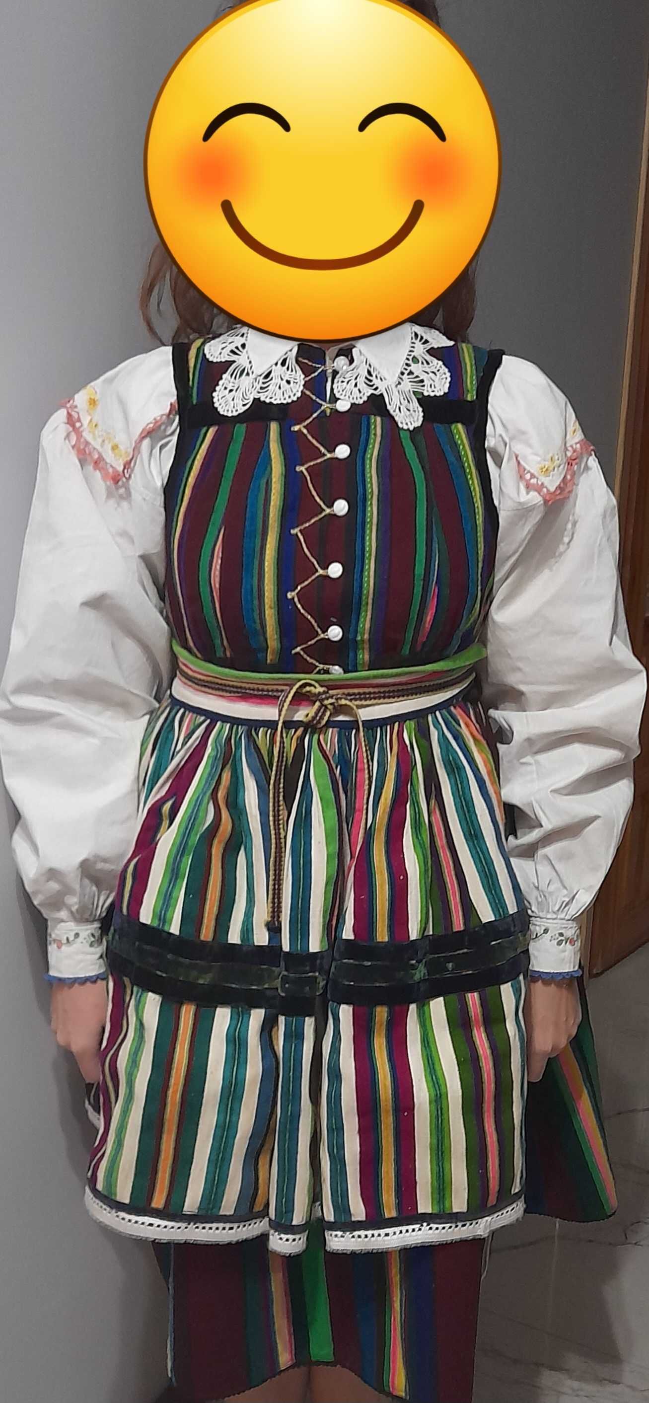 Strój ludowy kiecka i fartuchy