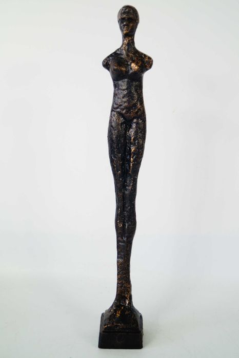 Modernistyczna rzeźba żeliwna figura POSTAĆ BEZ RĄK 1