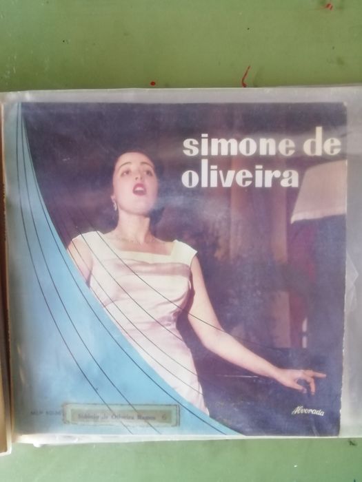 12 Discos vinil, desde Amália a Paulo de Carvalho