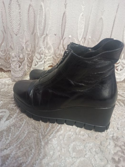 Жіночі черевики демі