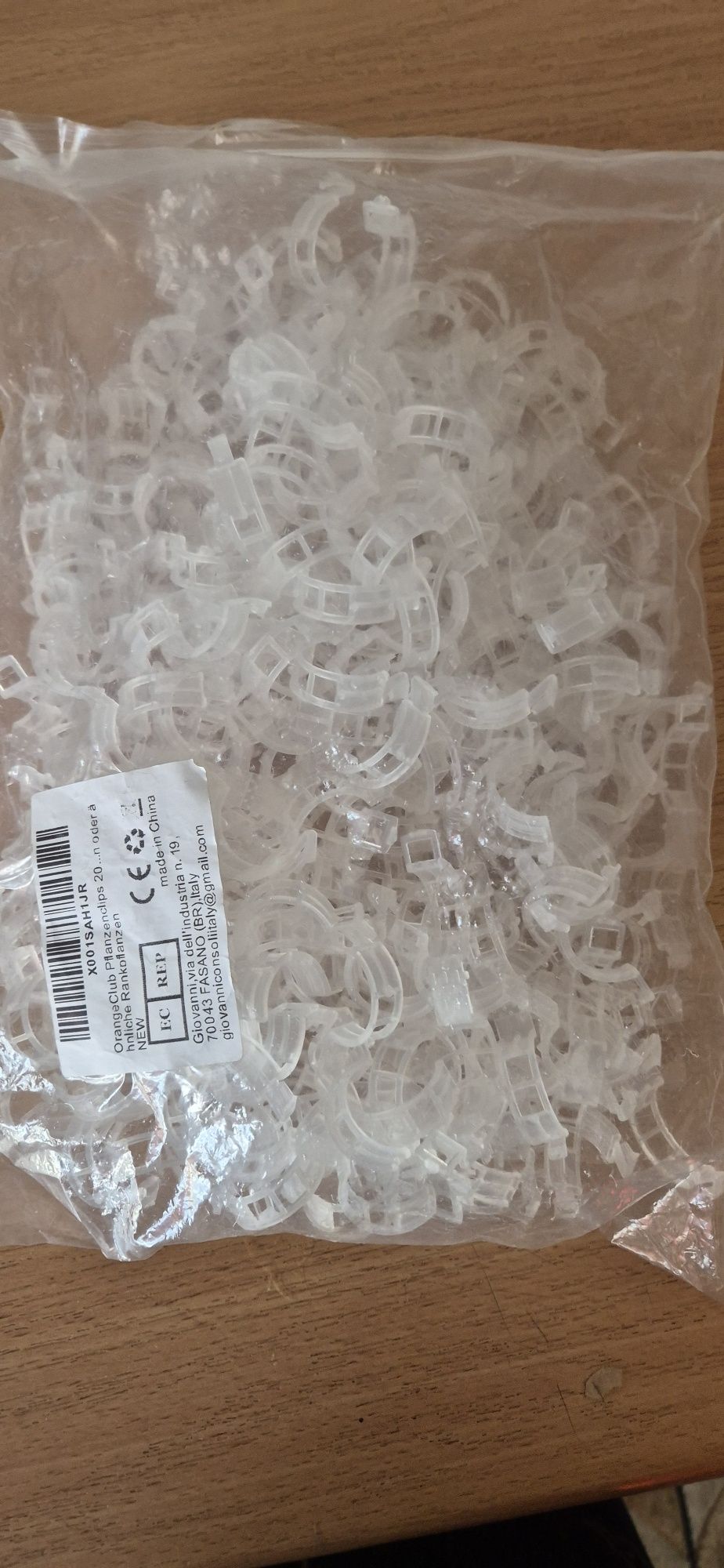 Plastikowe zapinki do roślin, idealne do podtrzymywania pędów pomidoró