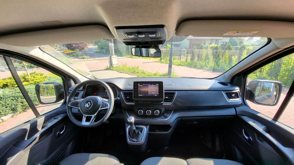 Bus do wynajęcia  9 osobowy Renault Trafic 2023 Wersja LONG