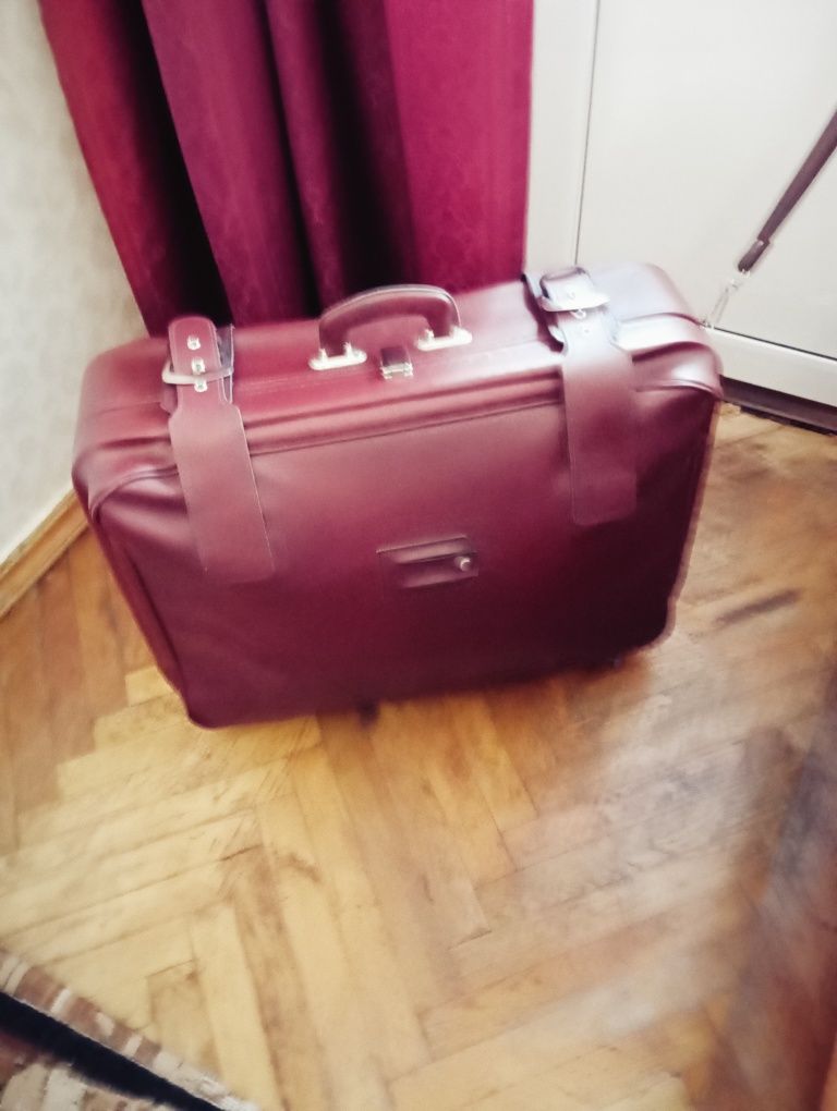 Чемодан на колесиках ЧССР