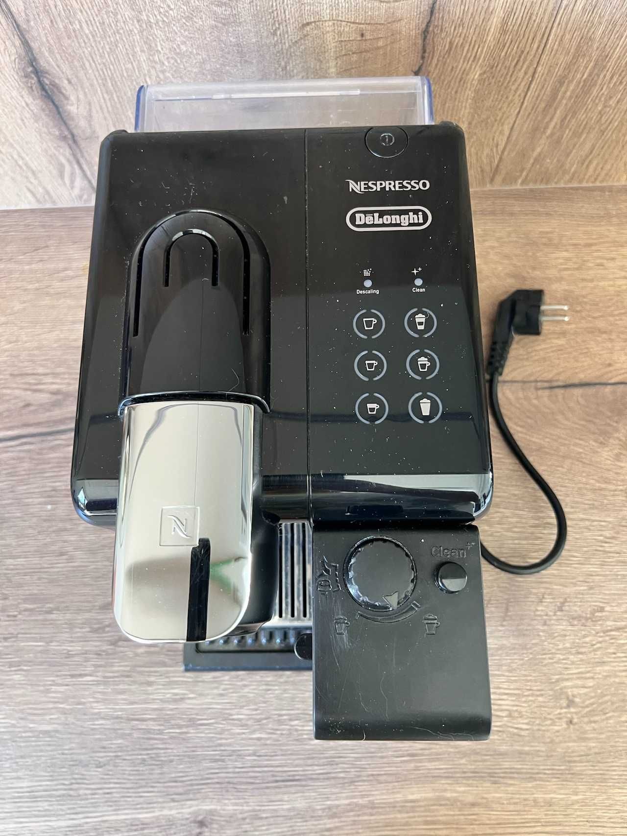 DeLonghi Nespresso Lattissima Touch EN550.B w stanie dobrym