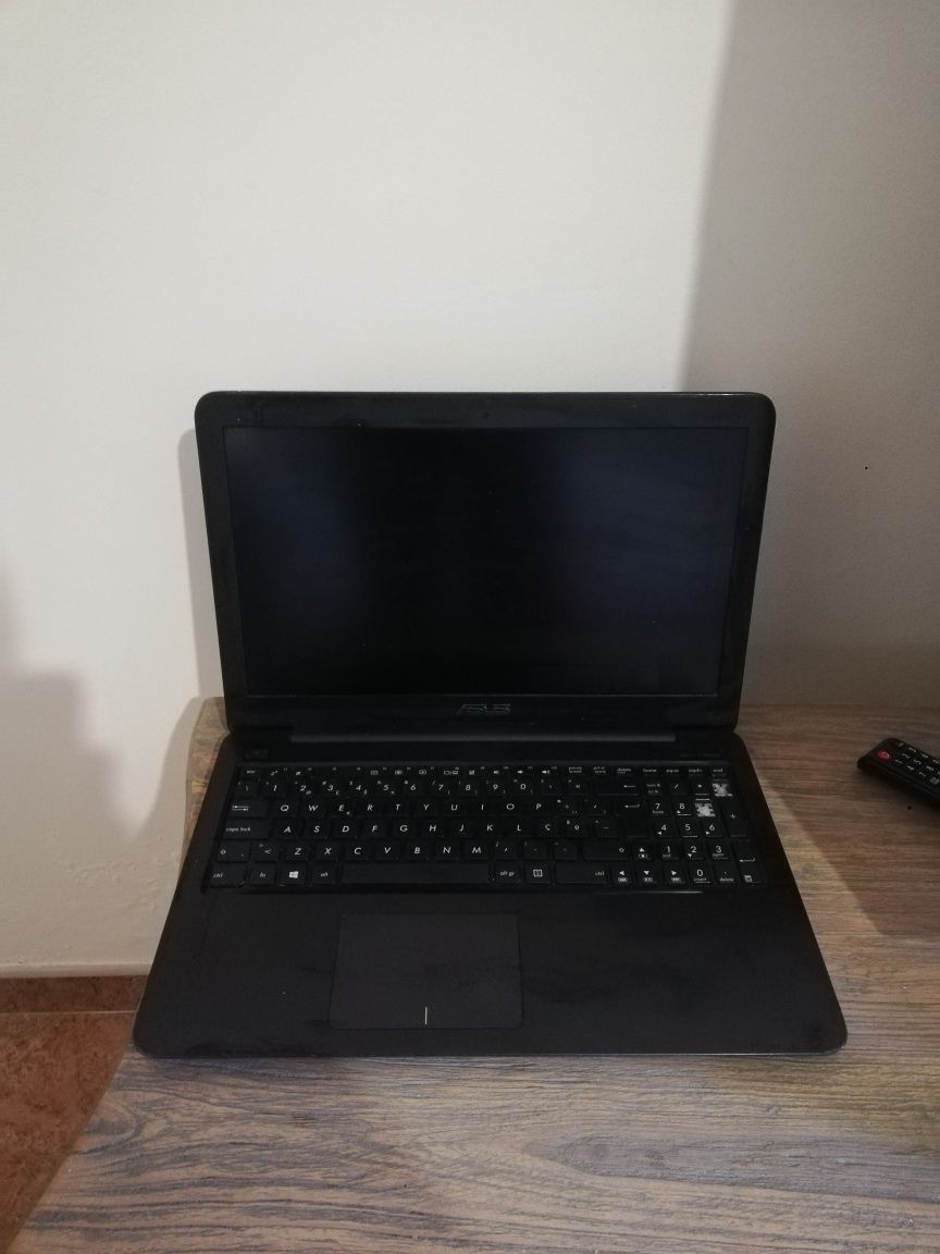 Asus portátil  x556u (2016) core I7