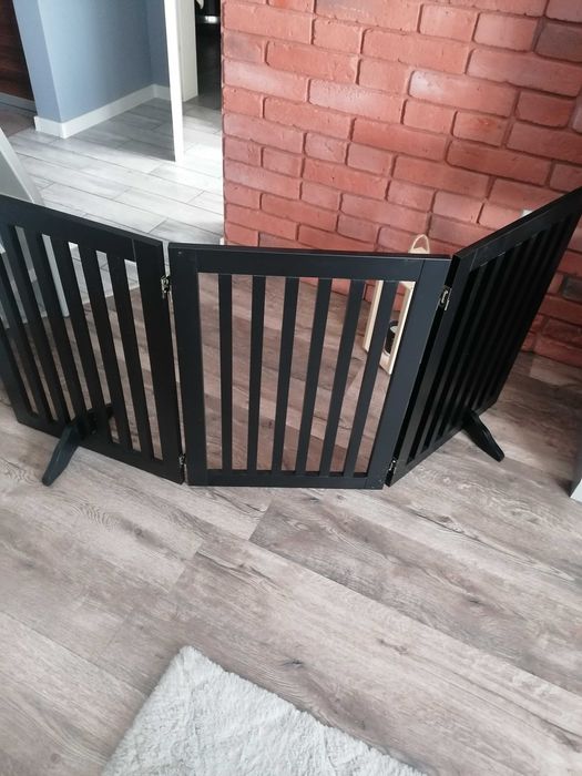 Bramka ochronna dla małego dziecka lub pieska