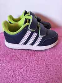 Ténis marca adidas 22