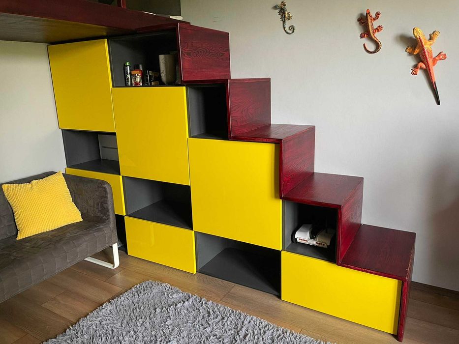 Zestaw mebli wykonany własnoręcznie