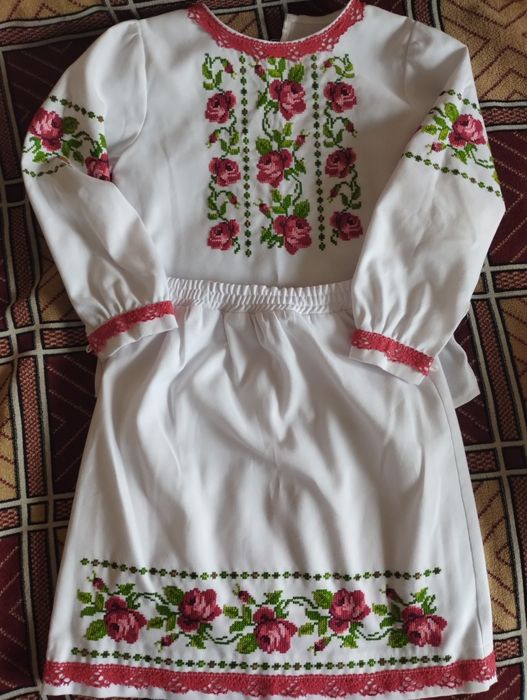 Вишитий костюм на дівчинку