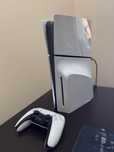 Ps5 slim z napędem gwarancją i dwoma grami.