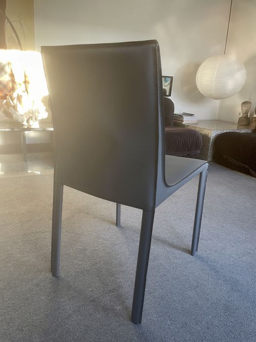 4 cadeiras em couro sintético cinzentas (preço negociável]