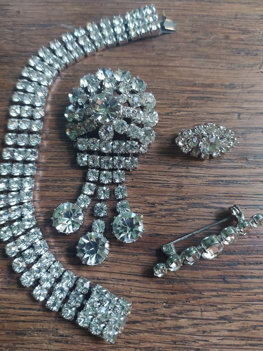 Biżuteria retro bransoletka białe kamienie jak brylanty