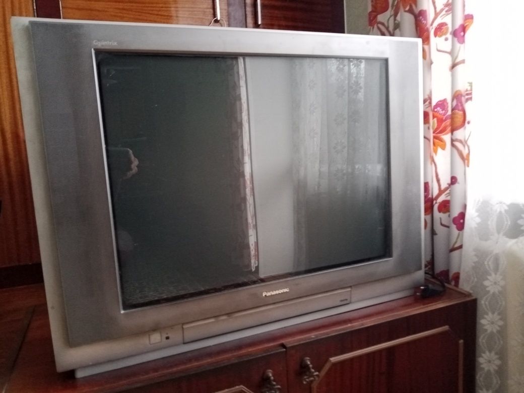 Телевізор Панасонік фірмовий діагональ 70 см.