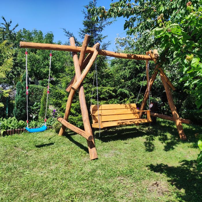 Huśtawka ogrodowa z bali