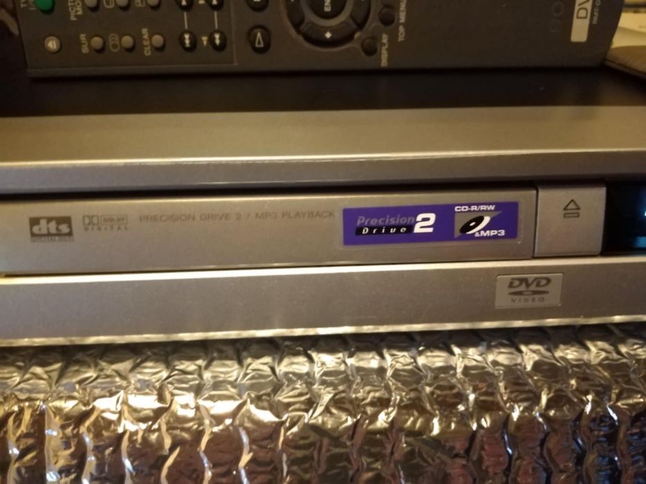 Leitor de DVD's e cds Sony com comando