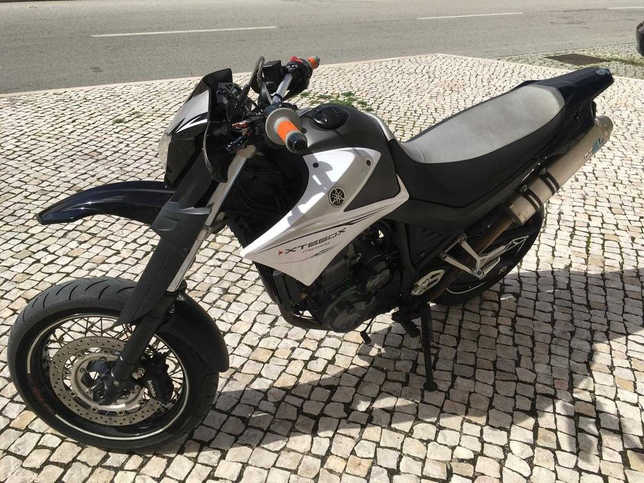 Yamaha XT660X 2011 sempre bem tratada