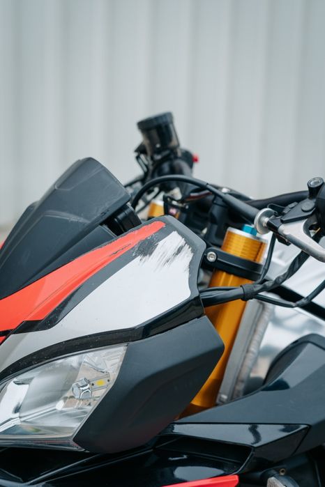Aprilia Tuono V4 factory  acidentada