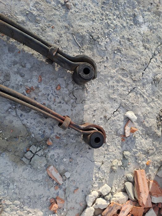 Ресори передні на Mitsubishi Caner Fuso