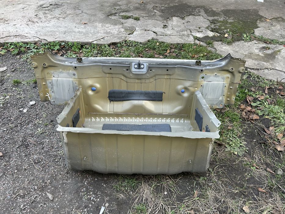 Tesla model 3 панель задня з коритом