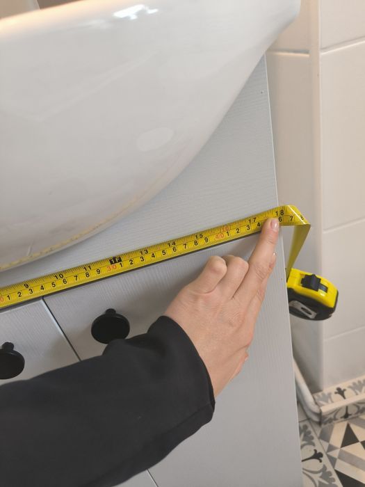 Szafka łazienkowa z umywalką i bateria