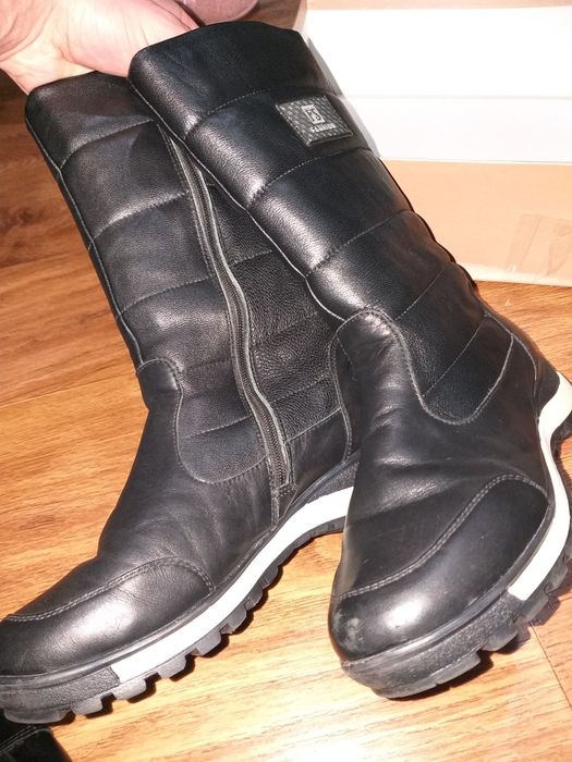 Різні жіночі сапожки б.в. 37 розмір в доброму стані