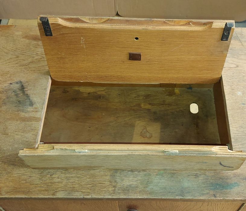 Drewniany stolik pod maszynę do szycia