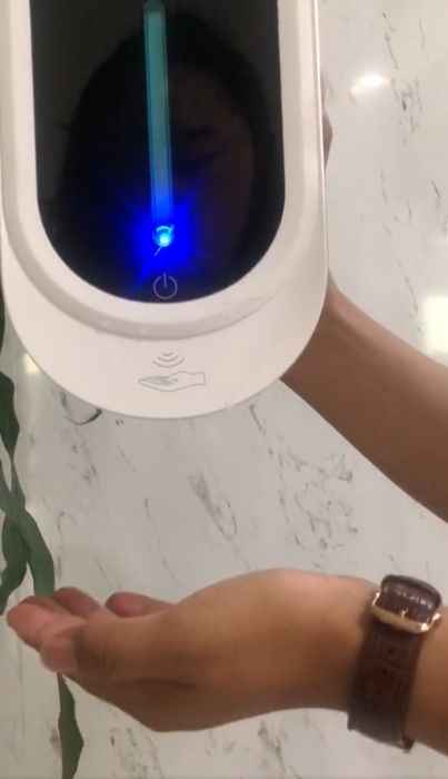 Dispensador automático álcool gel com medição de temperatura