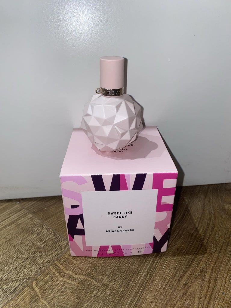 Flakonik po perfumie ariany grande