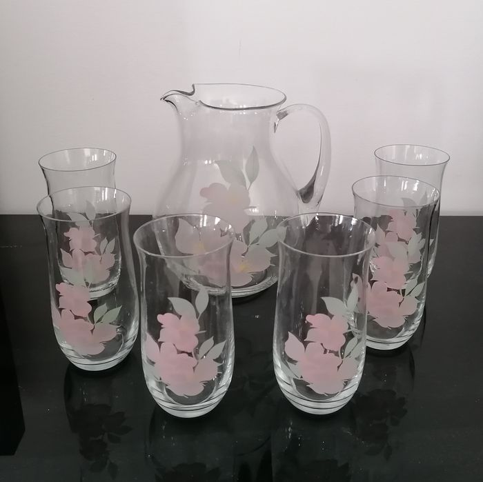 Conjunto de 1 jarro com 6 copos